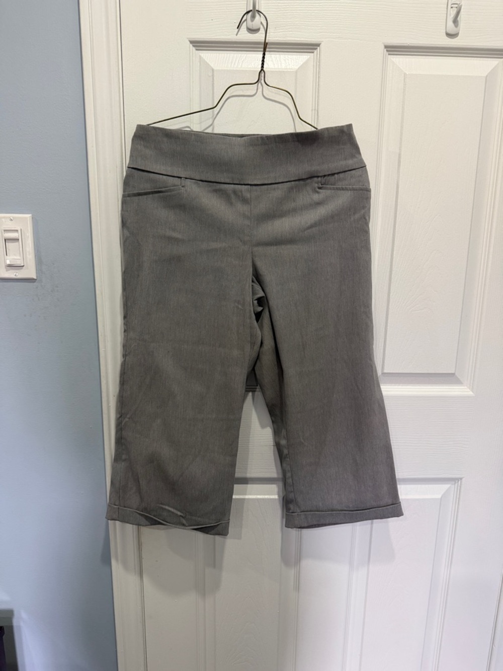 Reitmans Gray Stretch Capris